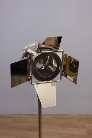 luminaria-de-mesa---0,33x0,33x0,93h.-(bl-ea015)